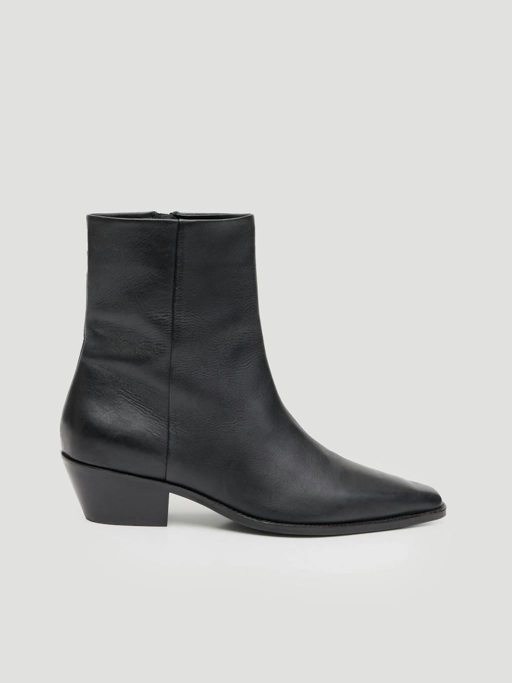 013999-0456-02 Leather Square Toe Boots