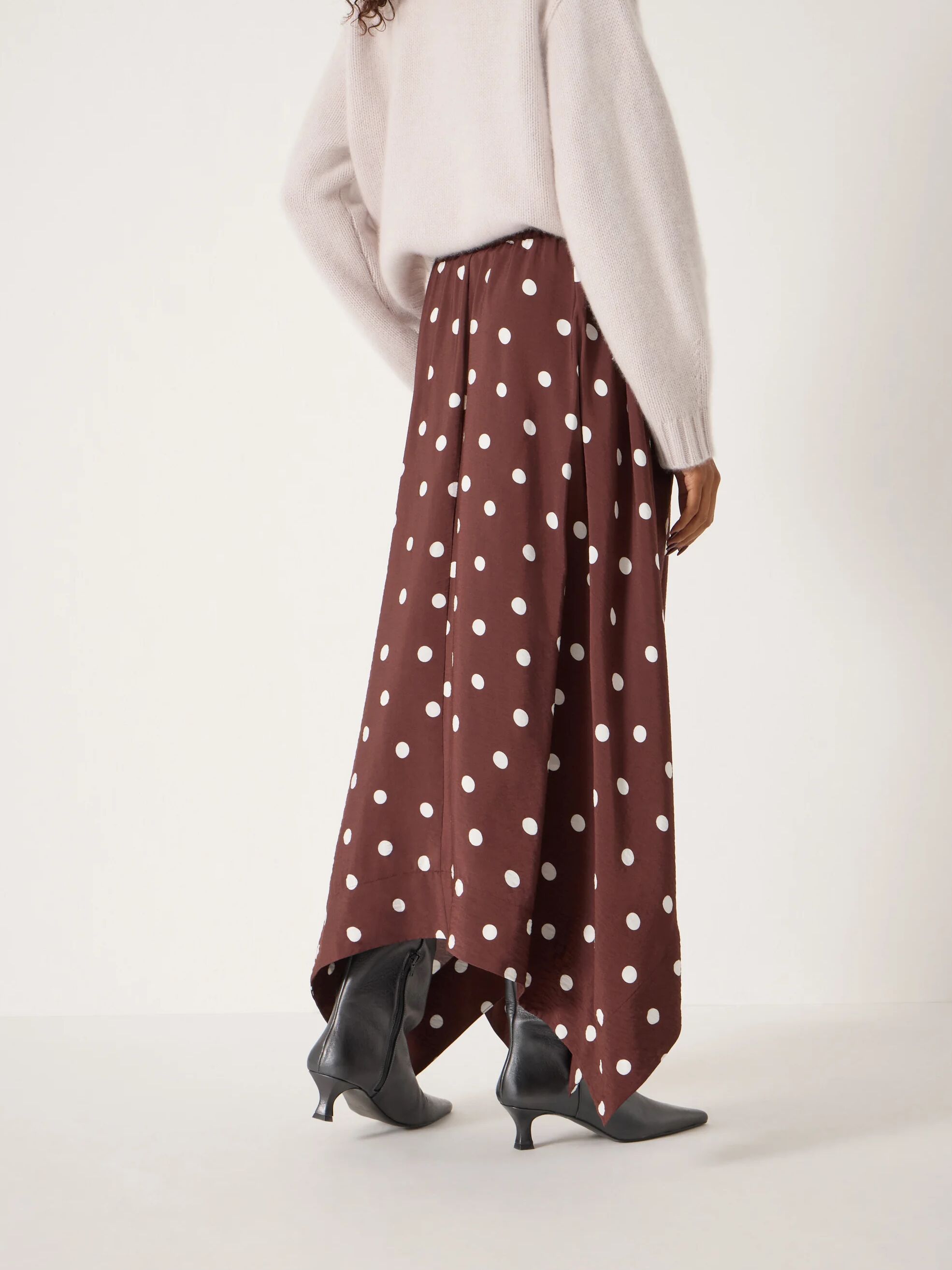 Air Flow Hanky Hem Skirt