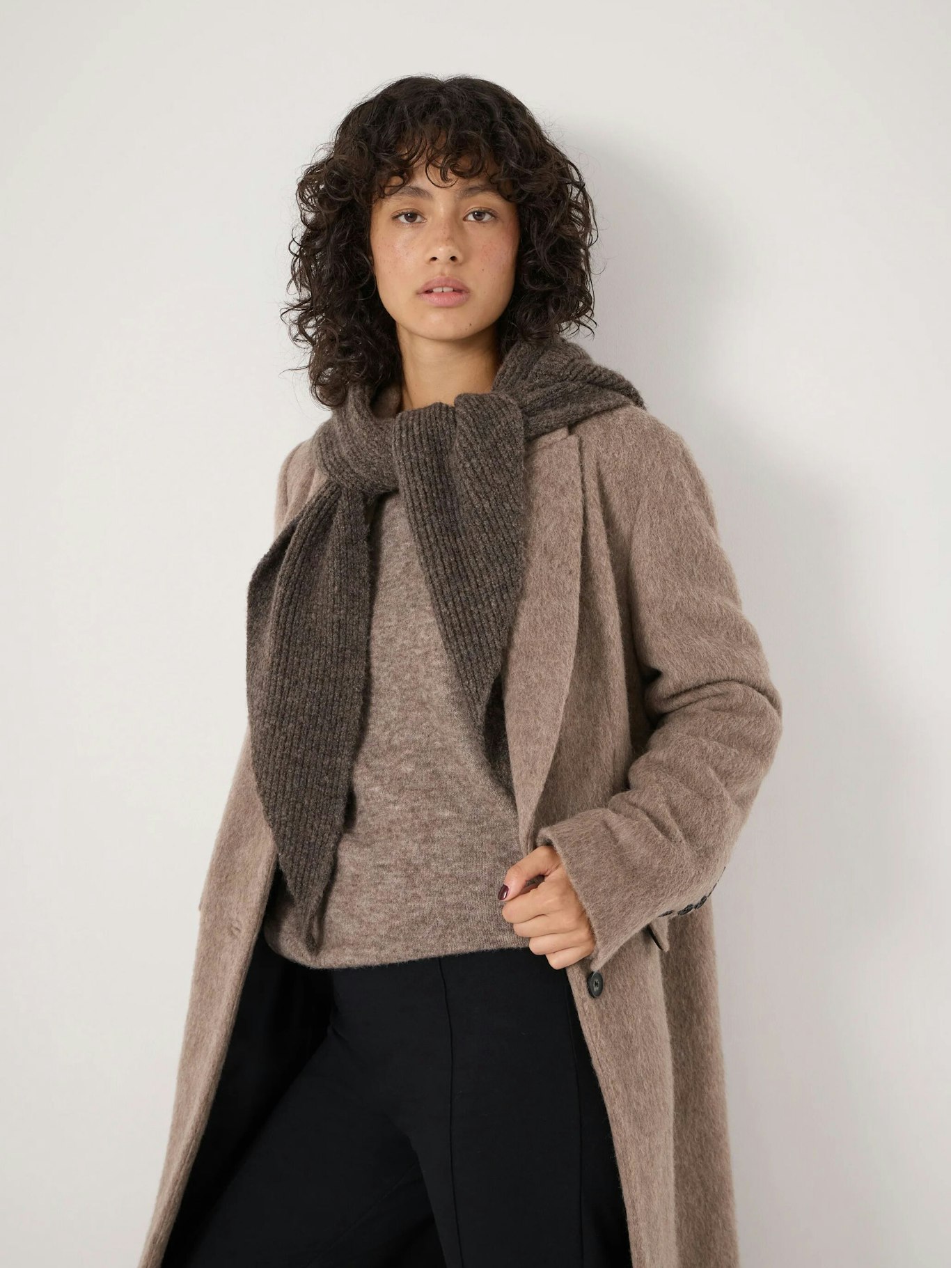014150-0429-03 Knitted Hooded Scarf