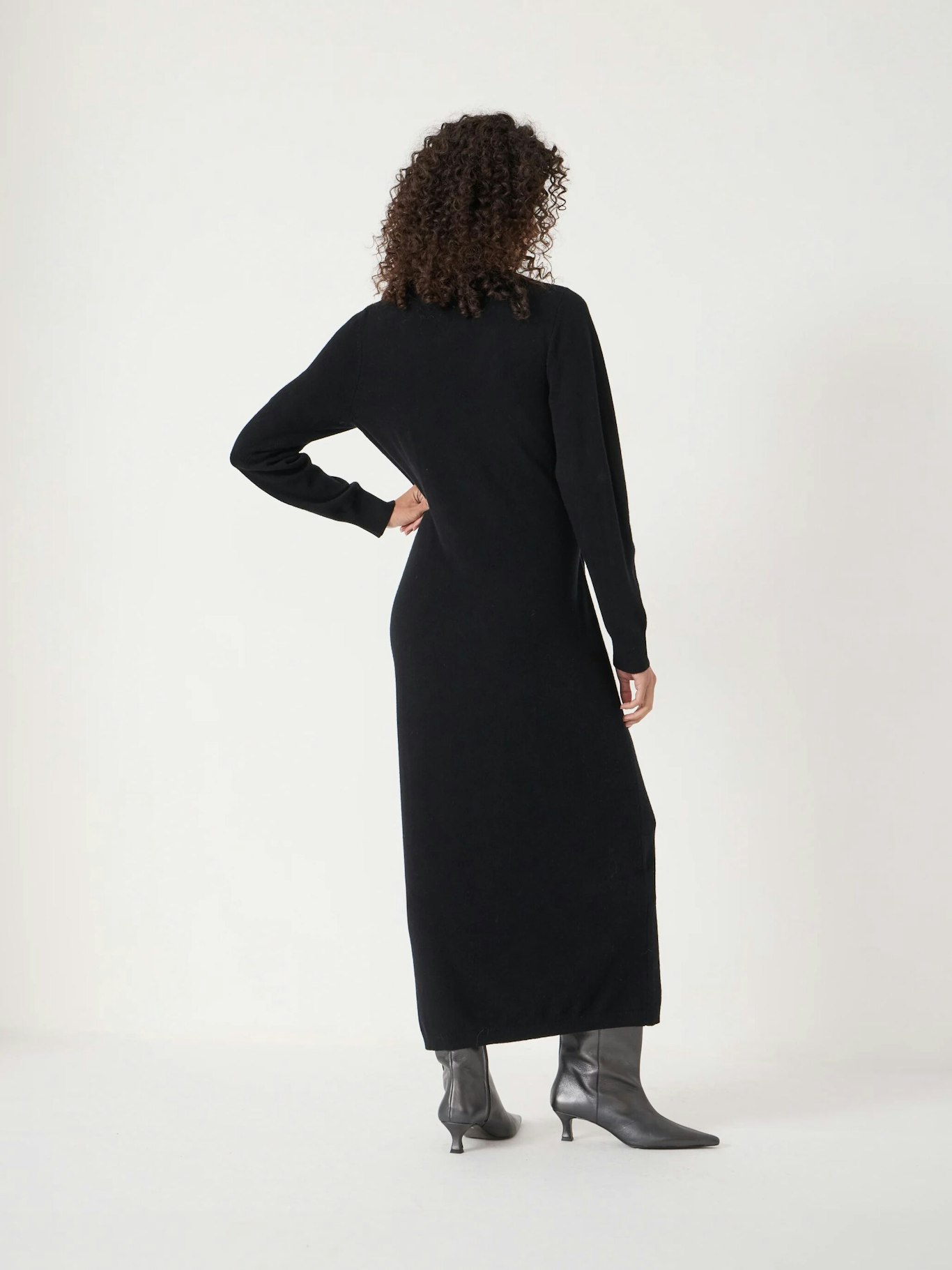 013971-0456-03 Merino V-Neck Tie Detail Dress