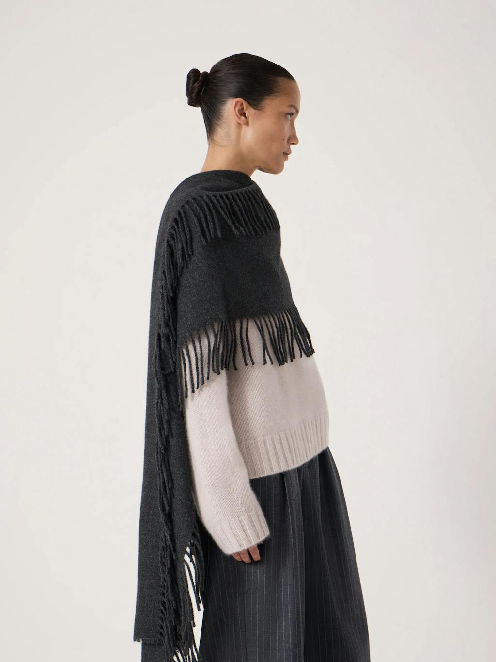 014000-3334-02 Fringe Detail Scarf