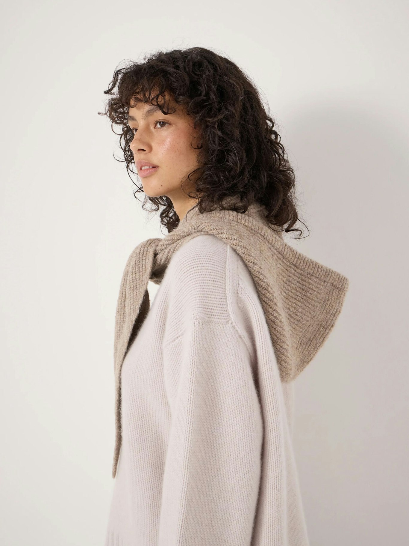 014150-0339-02 Knitted Hooded Scarf