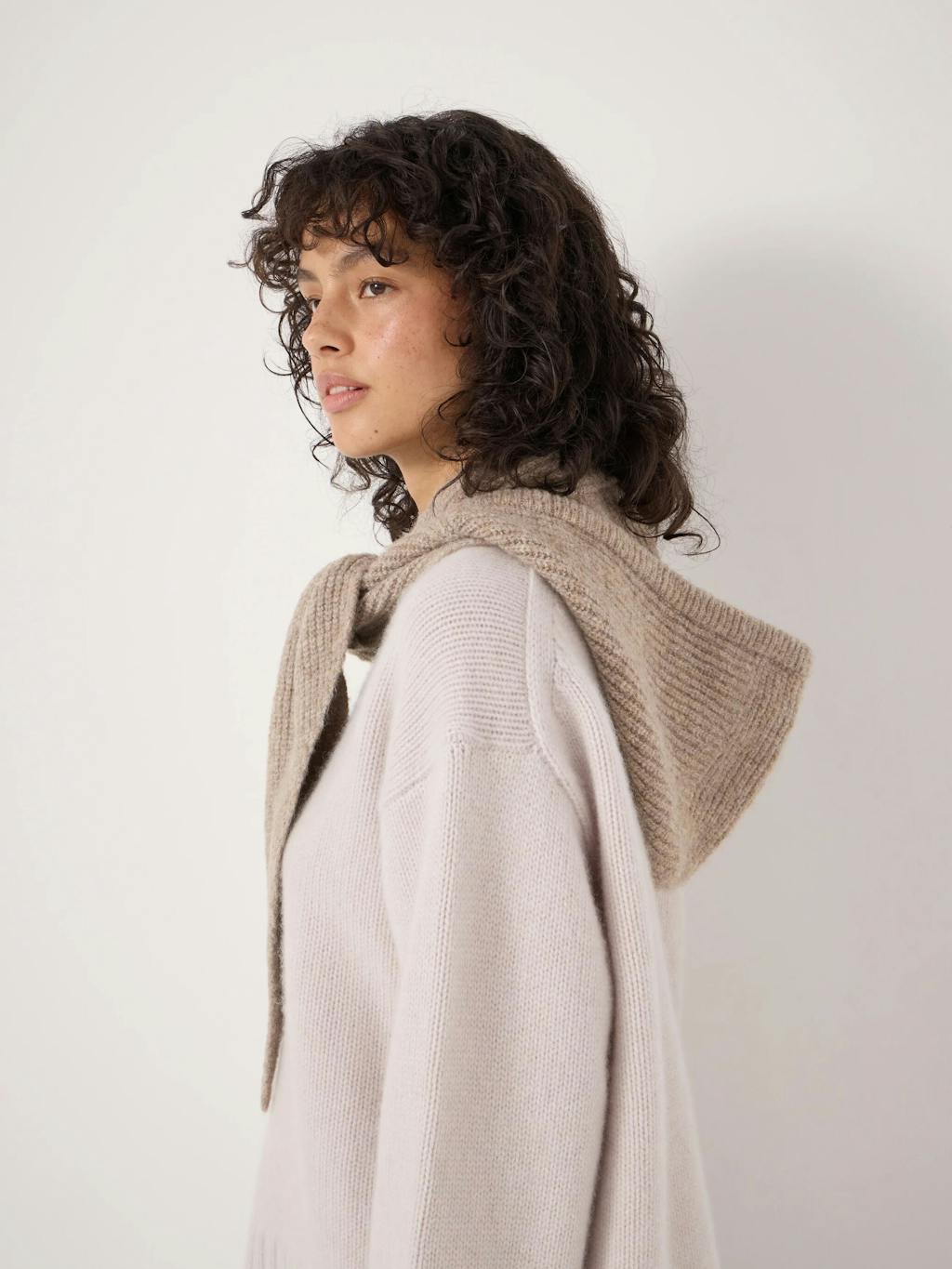 014150-0339-02 Knitted Hooded Scarf