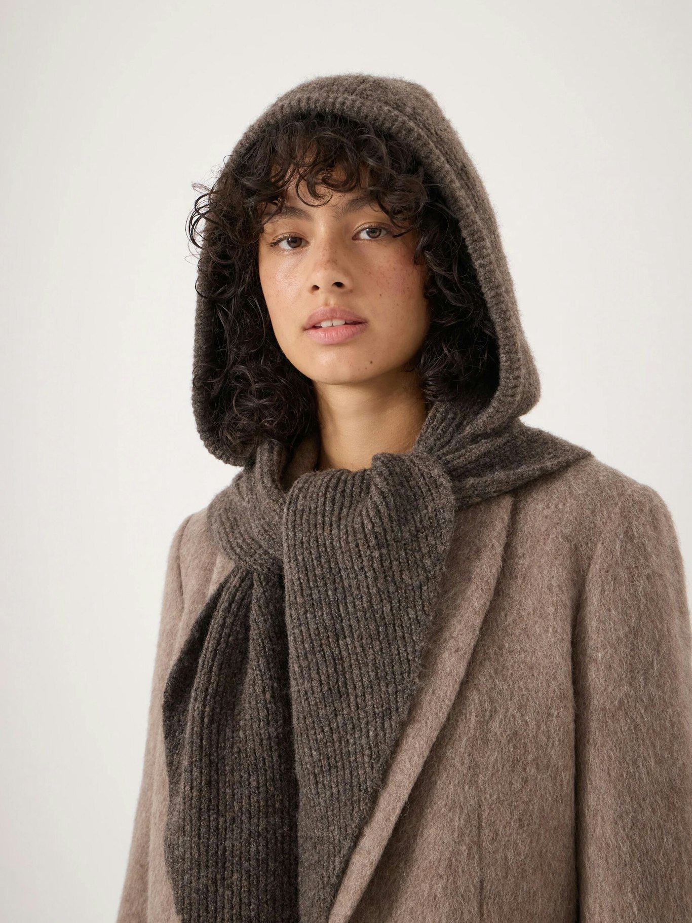 014150-0429-01 Knitted Hooded Scarf