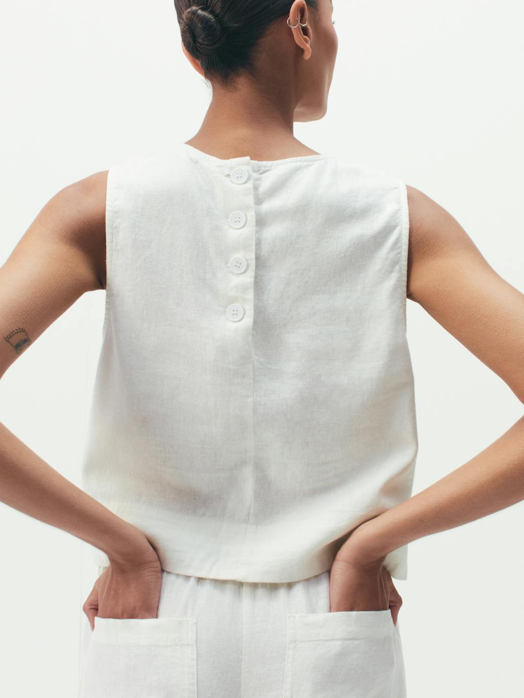 013339-0001-10 Vera Linen Blend Shell Top