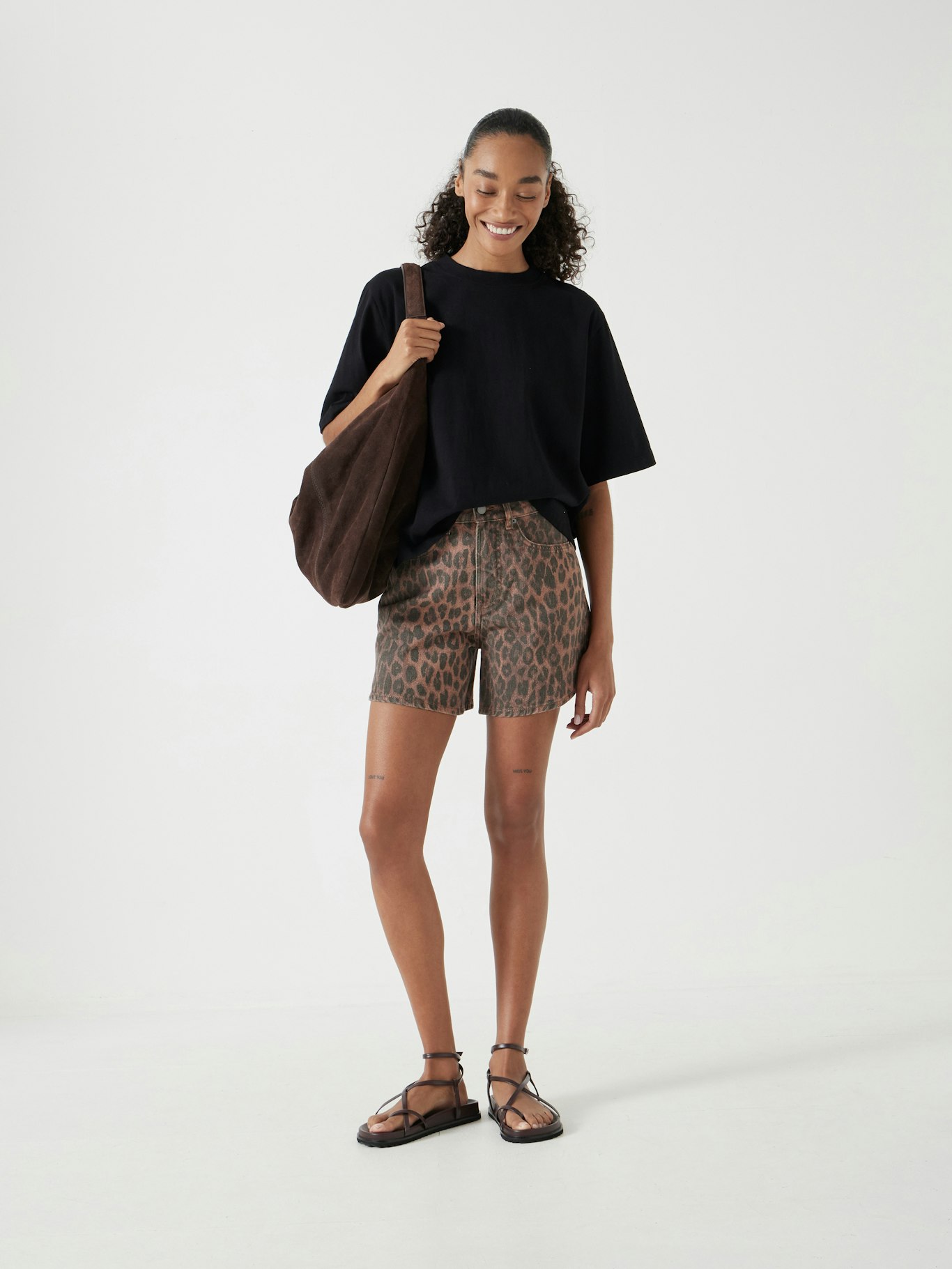 013538-4716-01 Leopard Print Essential Denim Shorts