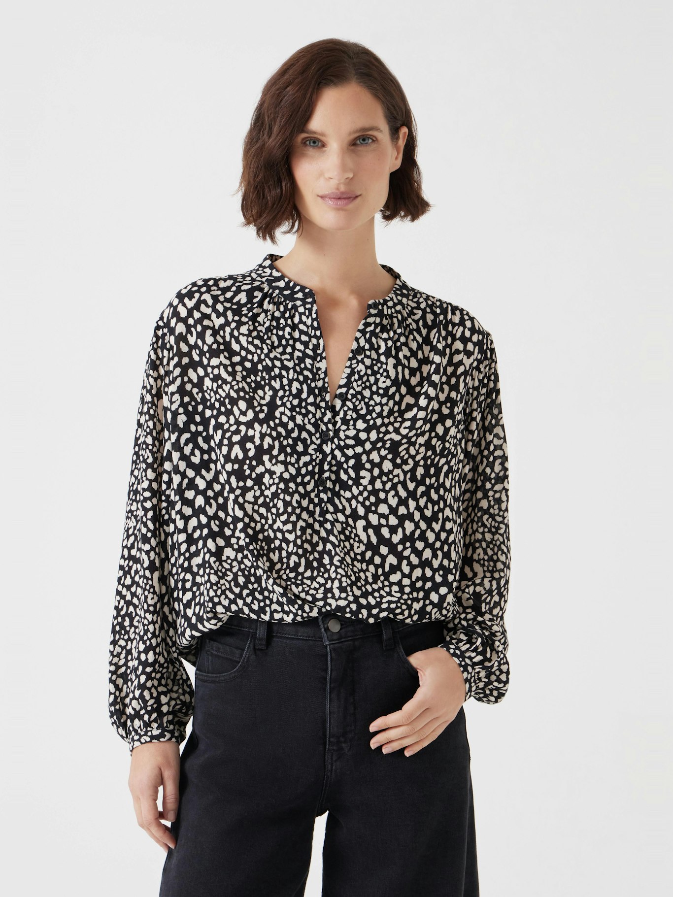 012840-4797-01 Leopard Print Long Sleeve Top