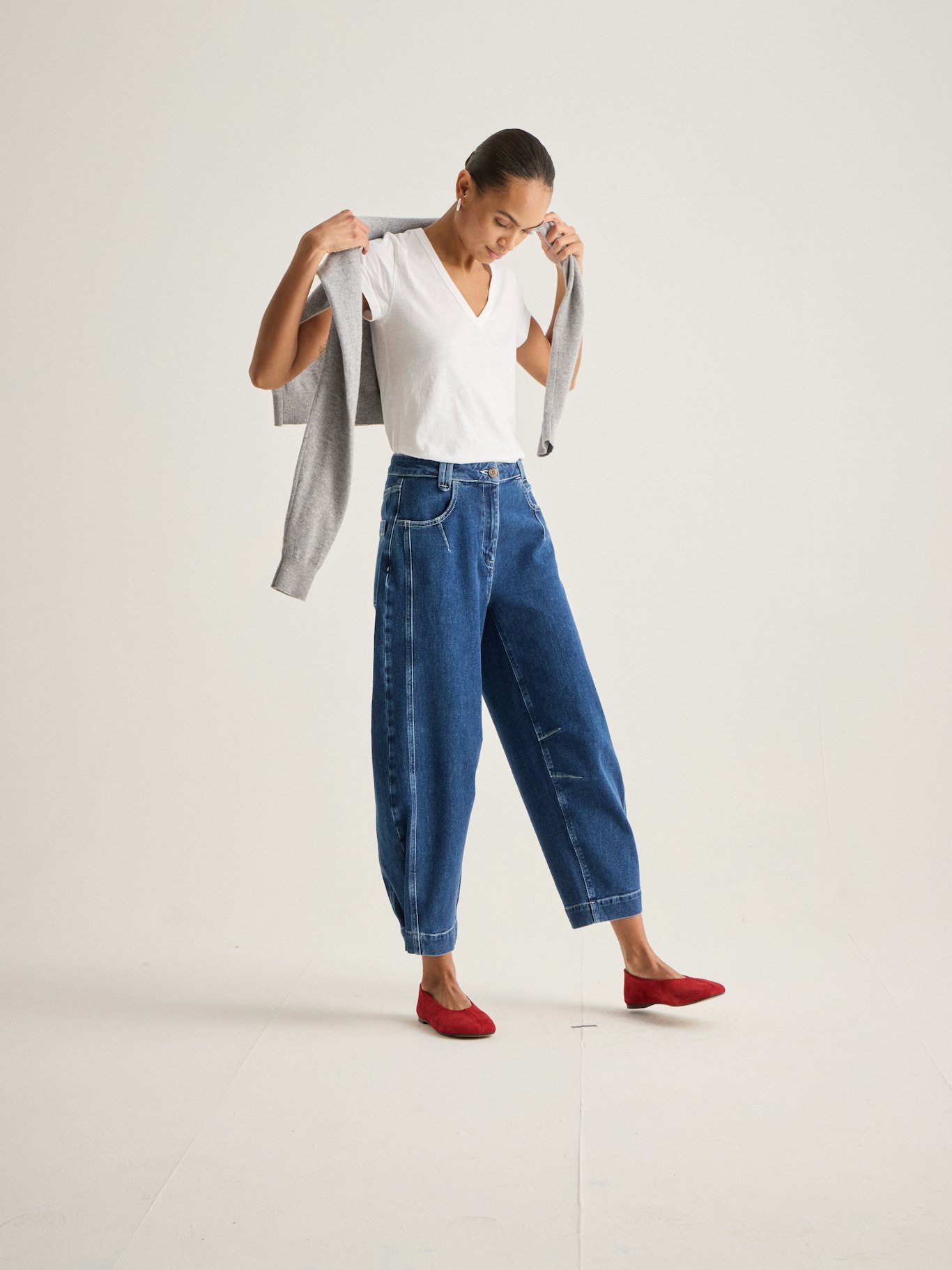 014527-4890-10 Bryce Seam Detail Barrel Leg Jeans