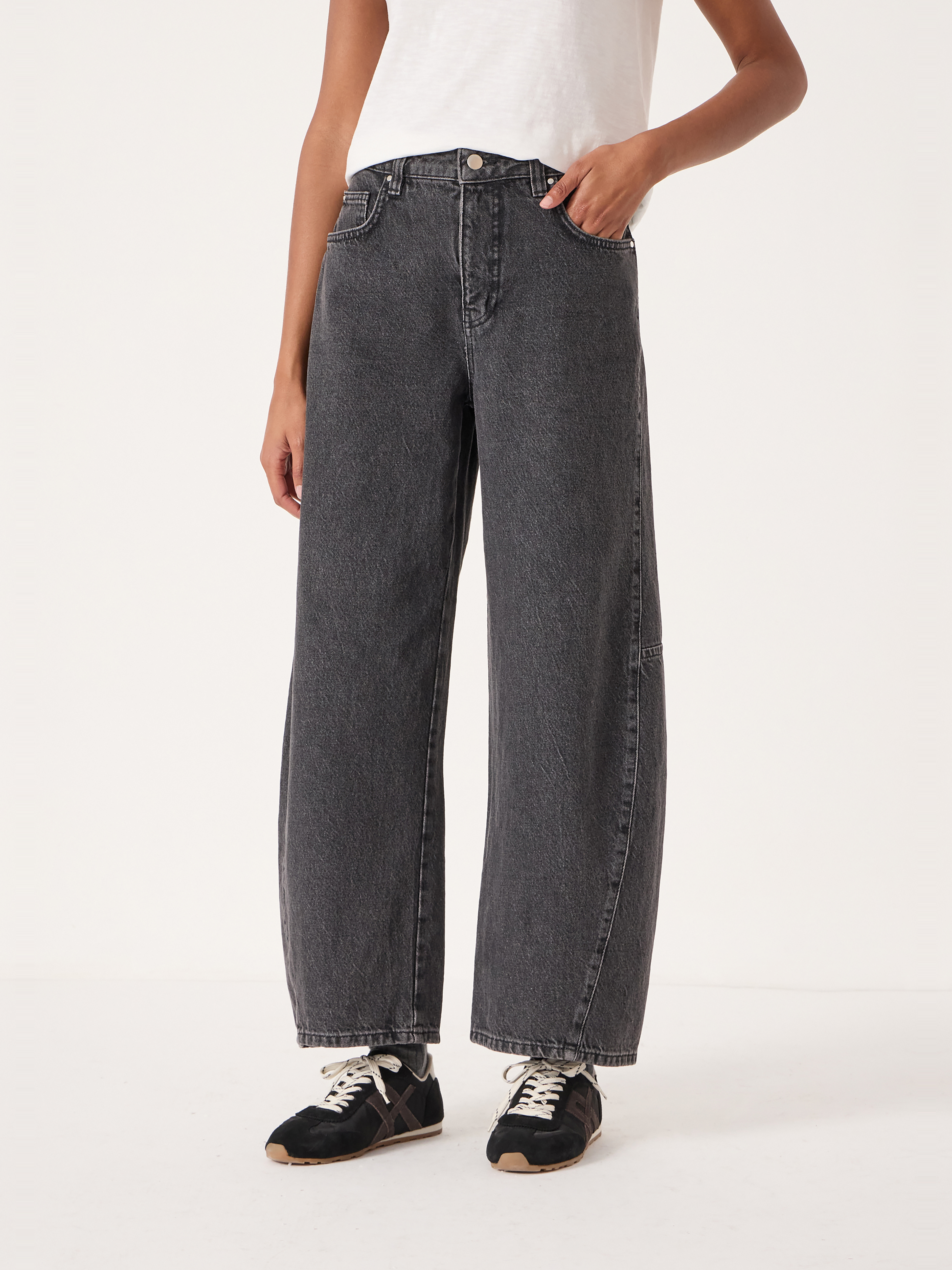 Bree Horseshoe Barrel Leg Jeans