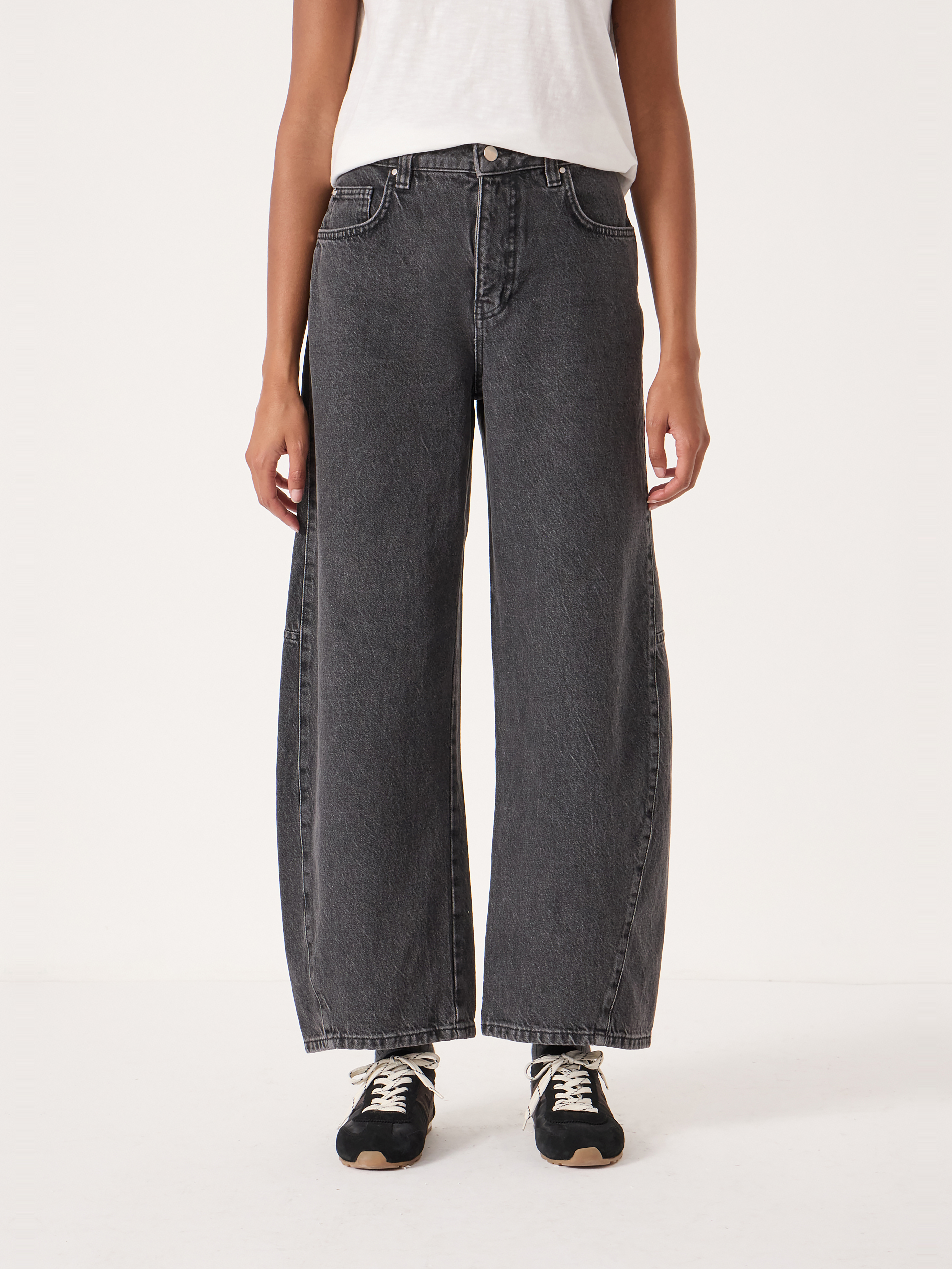 Bree Horseshoe Barrel Leg Jeans