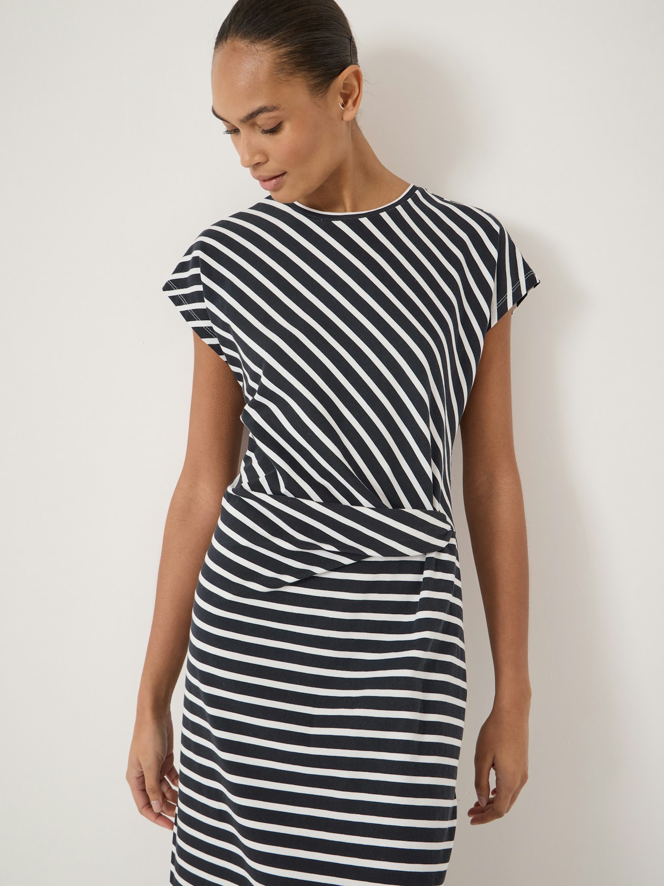 014591-4908-04 Athena Twist-Detail Jersey Midi Dress