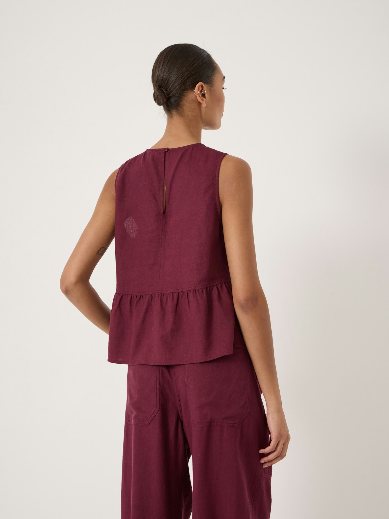 014594-3278-03 Nomie Sleeveless Linen Blend Peplum Top