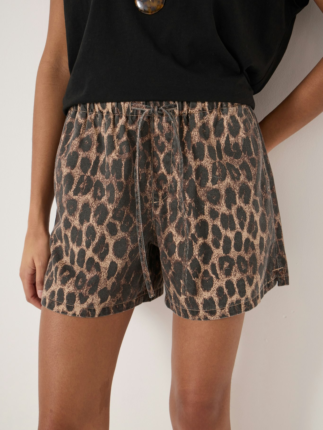 015364-4833-04 Betty Leopard Pull On Denim Shorts