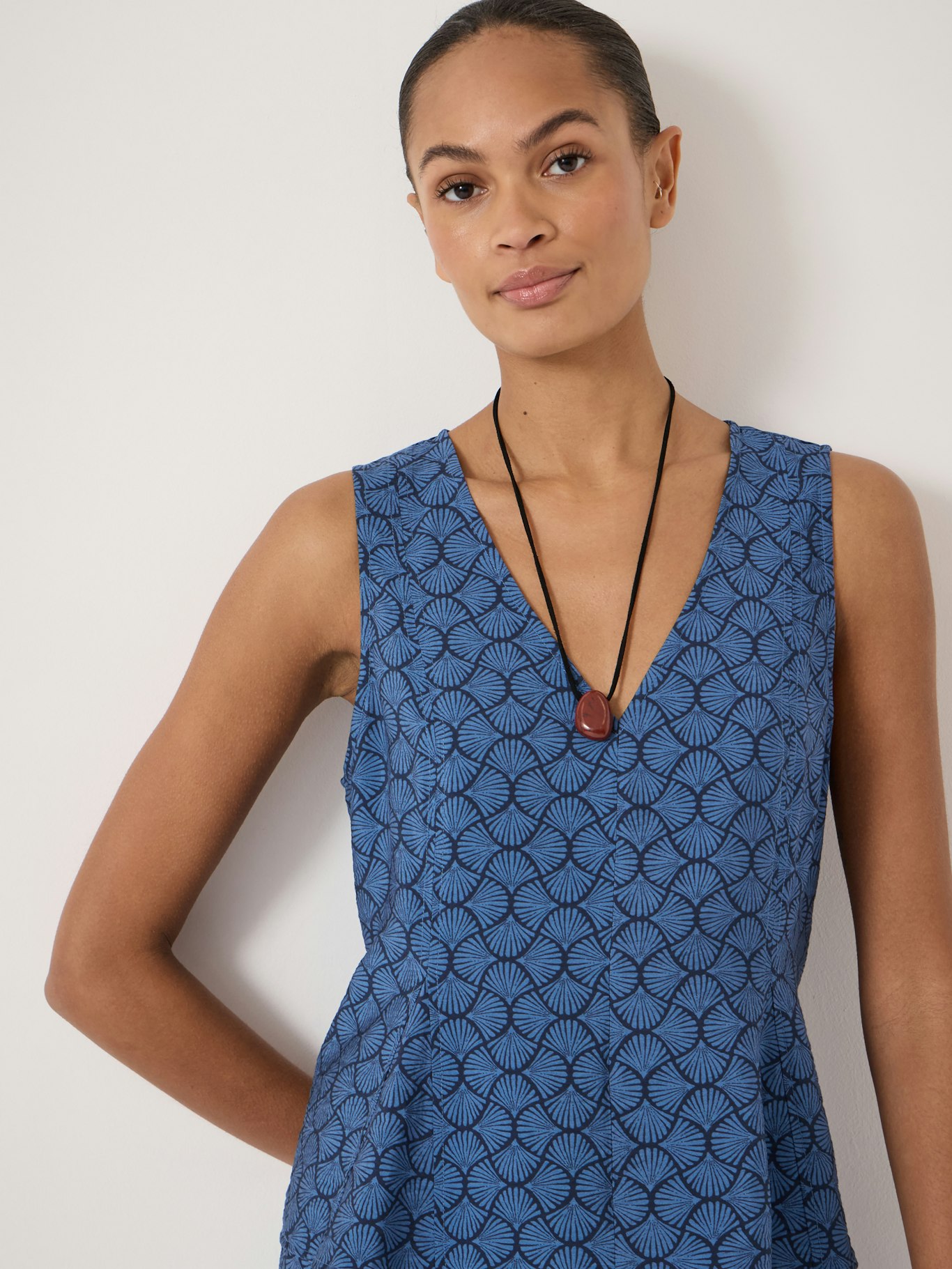 015338-4939-04 Sybil V Neck Godet Top
