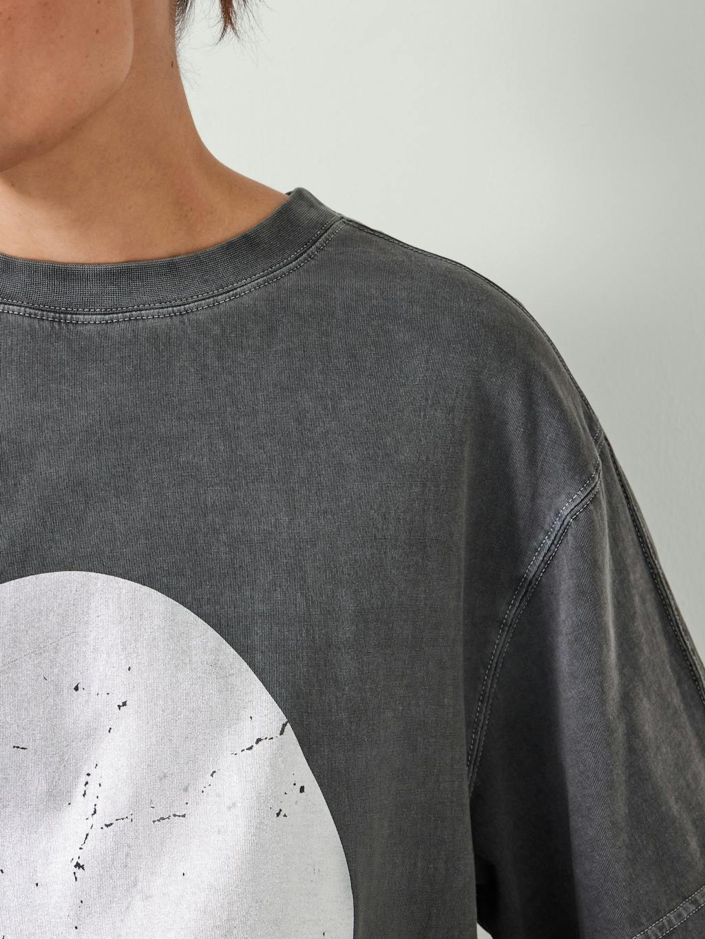 012122-4423-04 Metallic Print Oversized Graphic T-Shirt