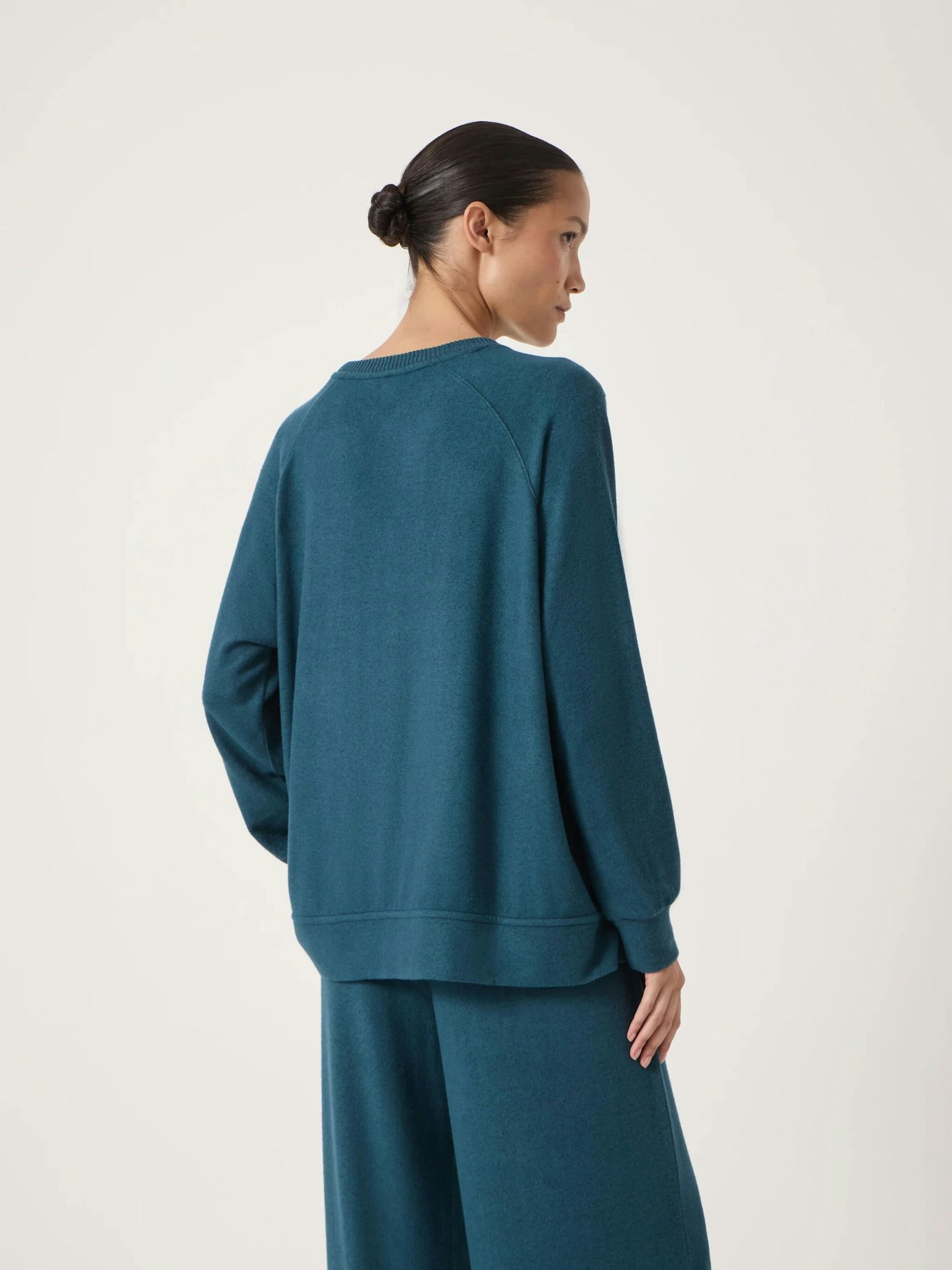 013876-1709-03 Elle Supersoft Raglan Top