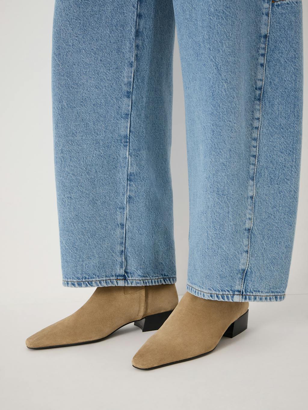 014017-0497-01 Suede Square-Toe Boots