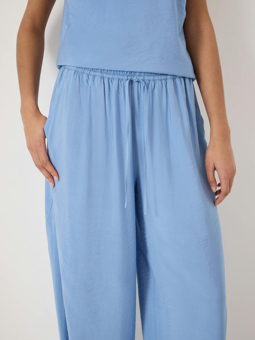 014645-1576-04 Amaris Airflow Bubble Hem Trousers