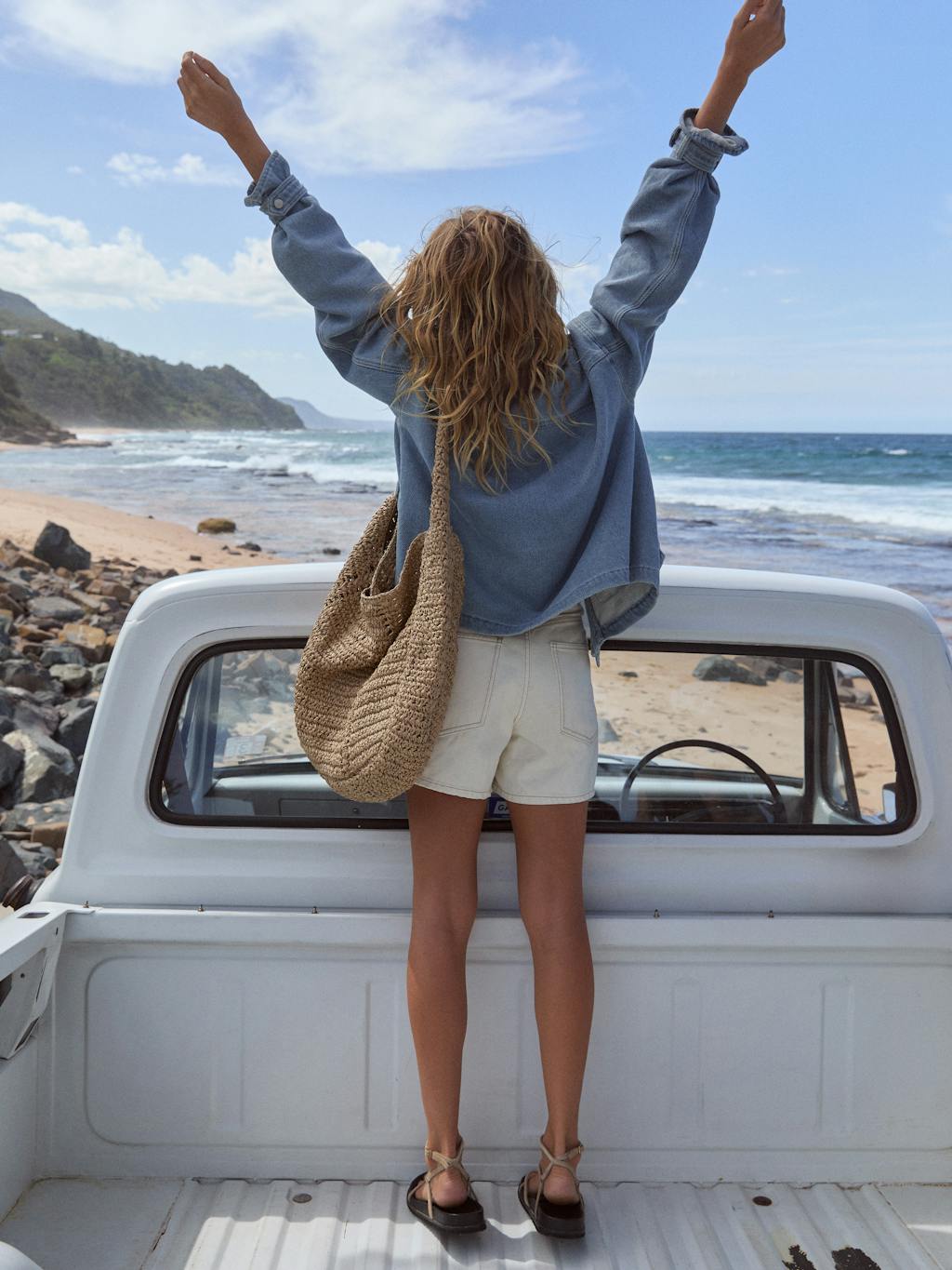 013226-0484-10 Raffia Oversized Tote Bag