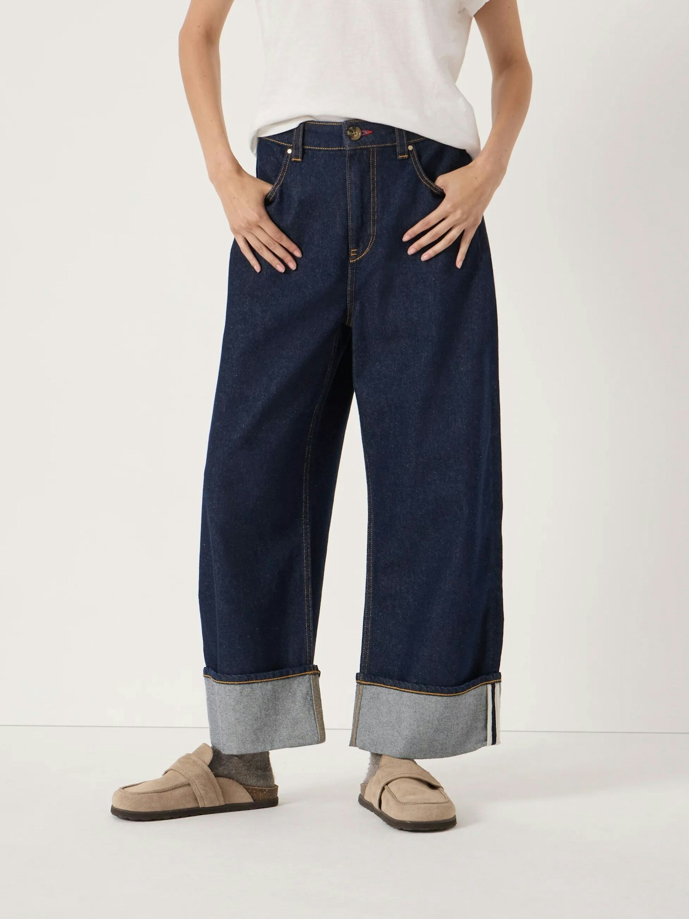 014048-4519-02 Faith Turn Up Barrel Leg Jeans