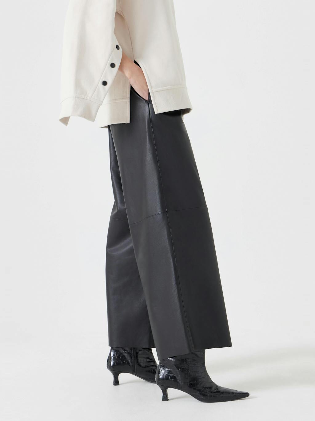 013842-0456-04 Leather Cropped Wide Leg Trousers