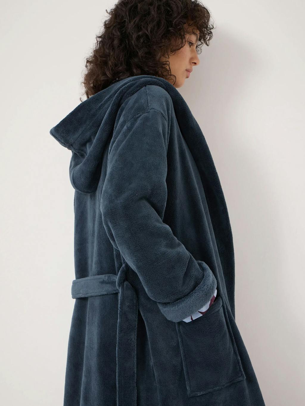 014189-1709-04 Fluffy Hooded Dressing Gown