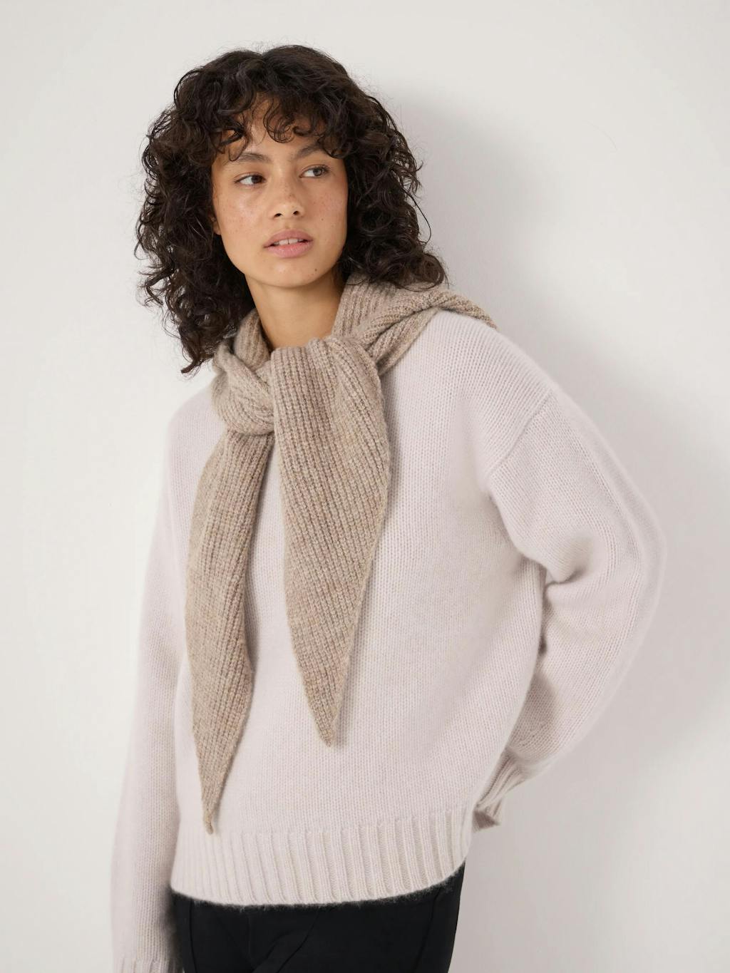 014150-0339-01 Knitted Hooded Scarf