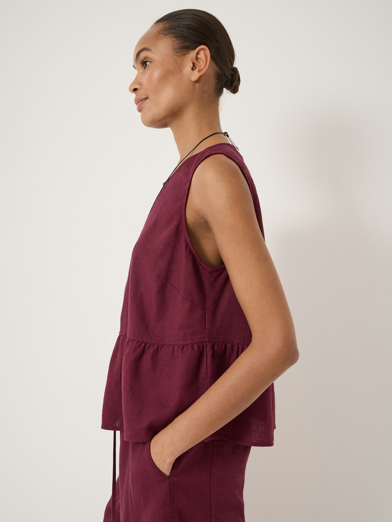 014594-3278-04 Nomie Sleeveless Linen Blend Peplum Top