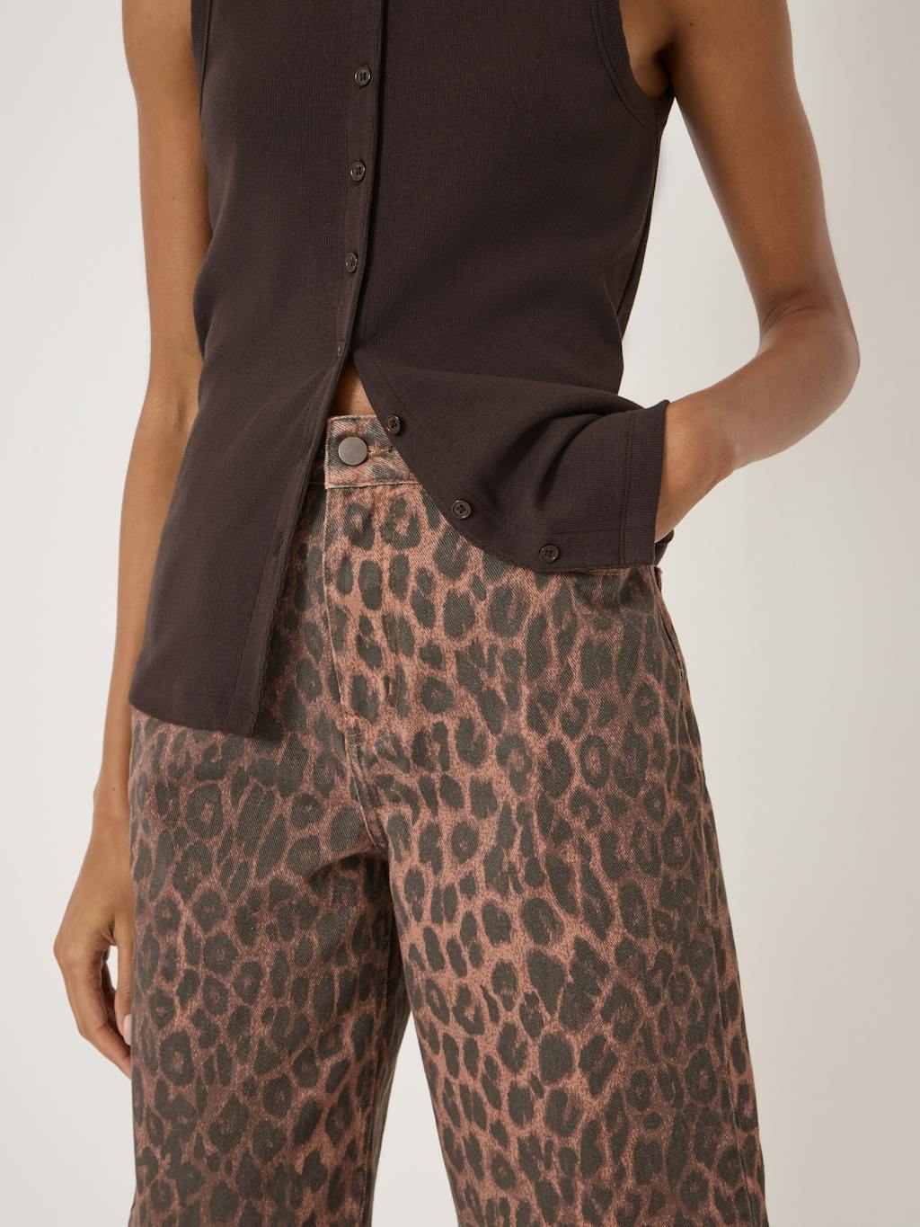 014856-4716-04 Leopard Print Denim Bermuda Shorts