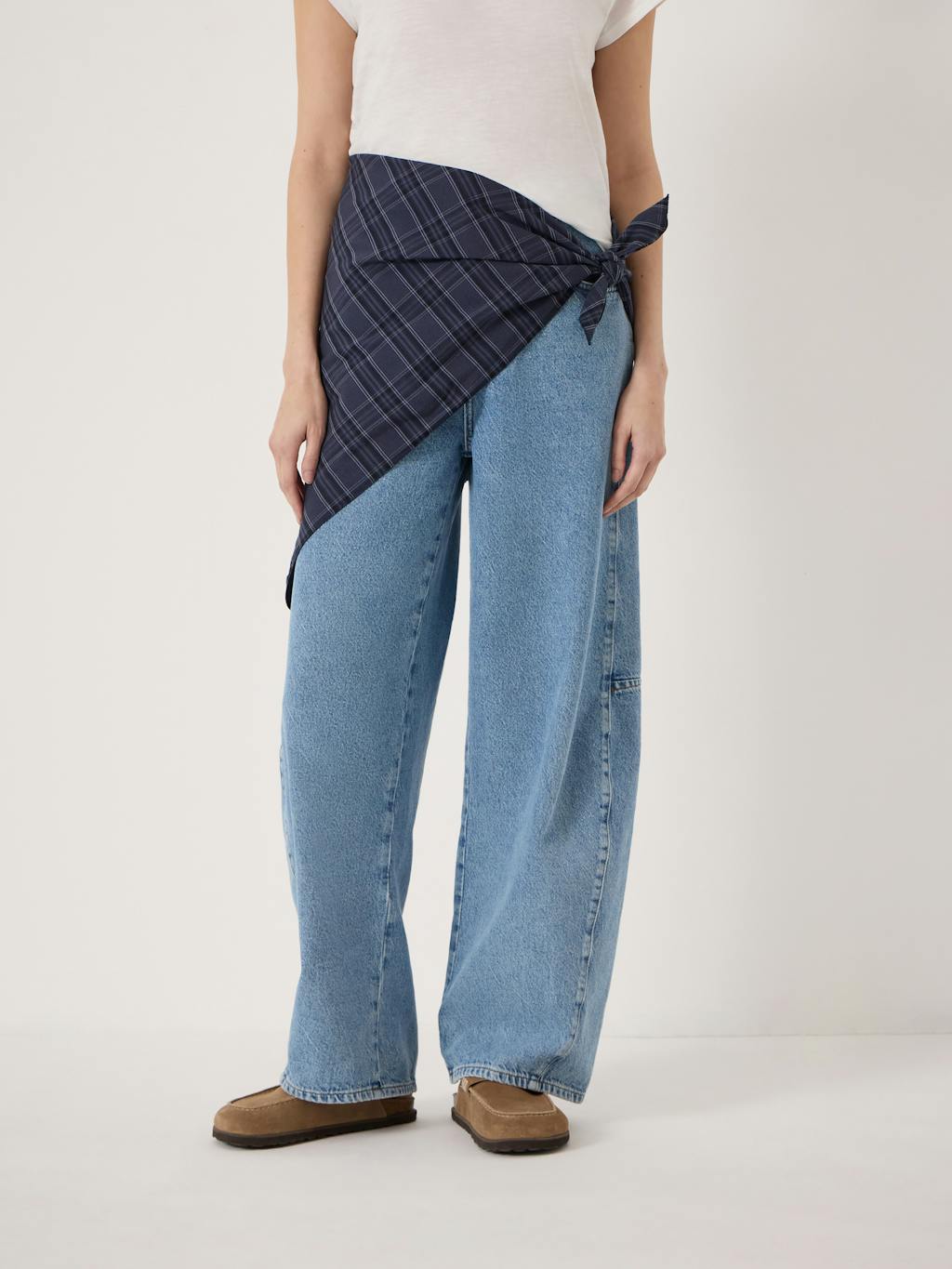 015650-4940-03 Oversized Triangle Checked Scarf