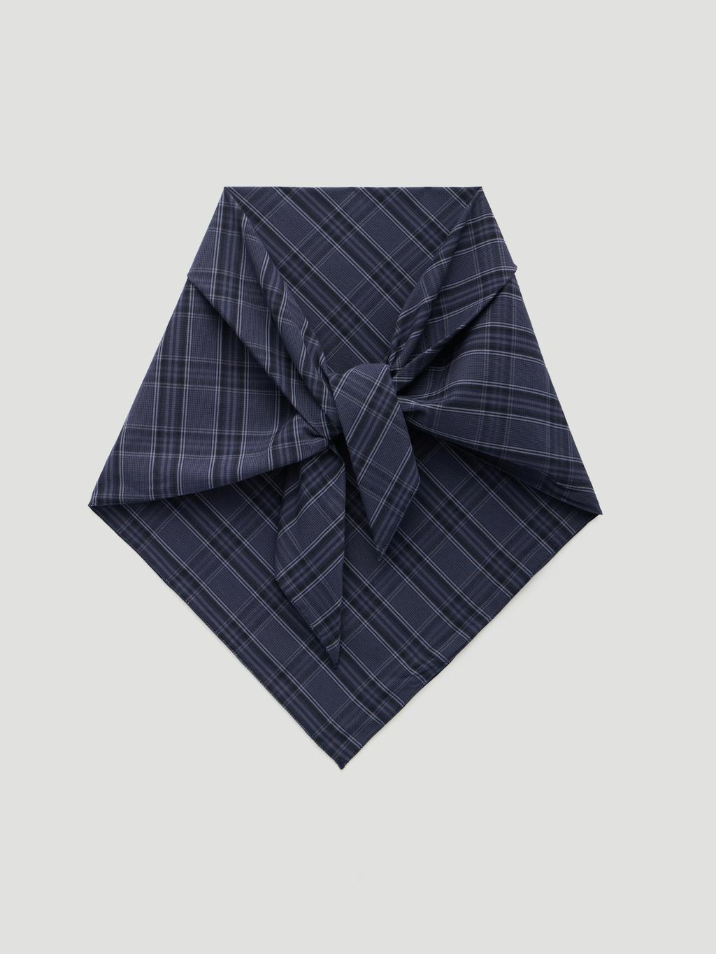 015650-4940-07 Oversized Triangle Checked Scarf