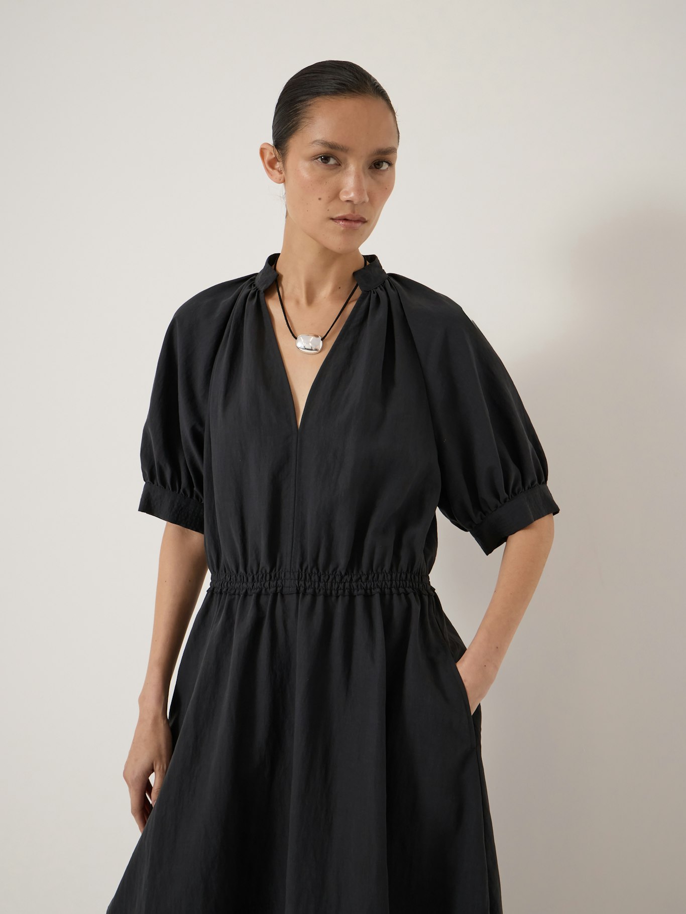 014376-1658-04 Isla Short Sleeve Midi Dress