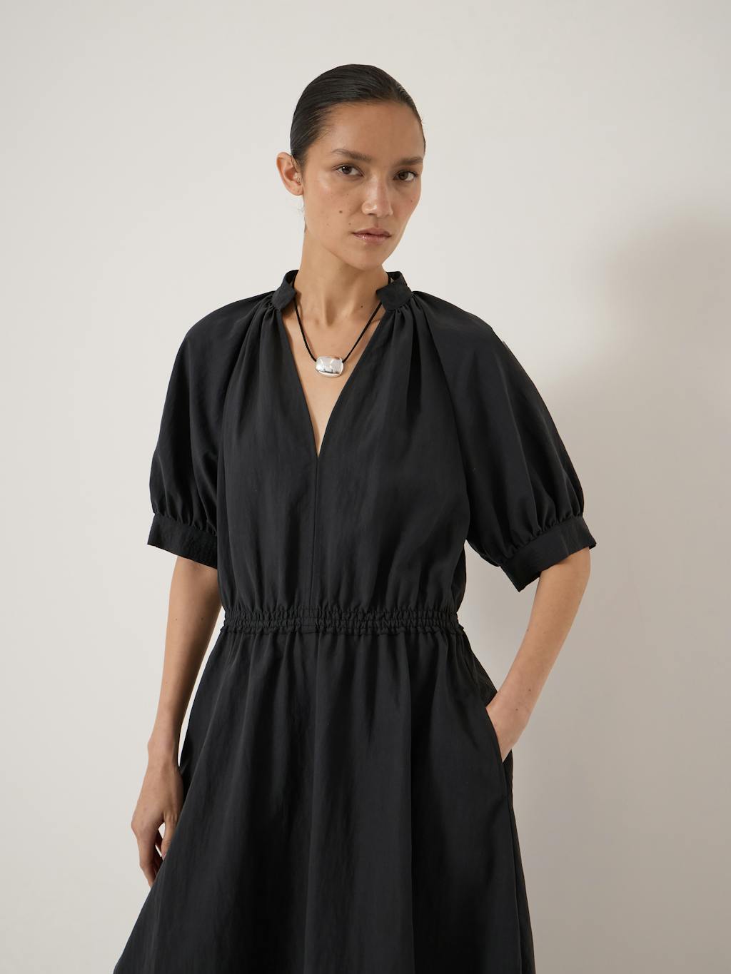 014376-1658-04 Isla Short Sleeve Midi Dress