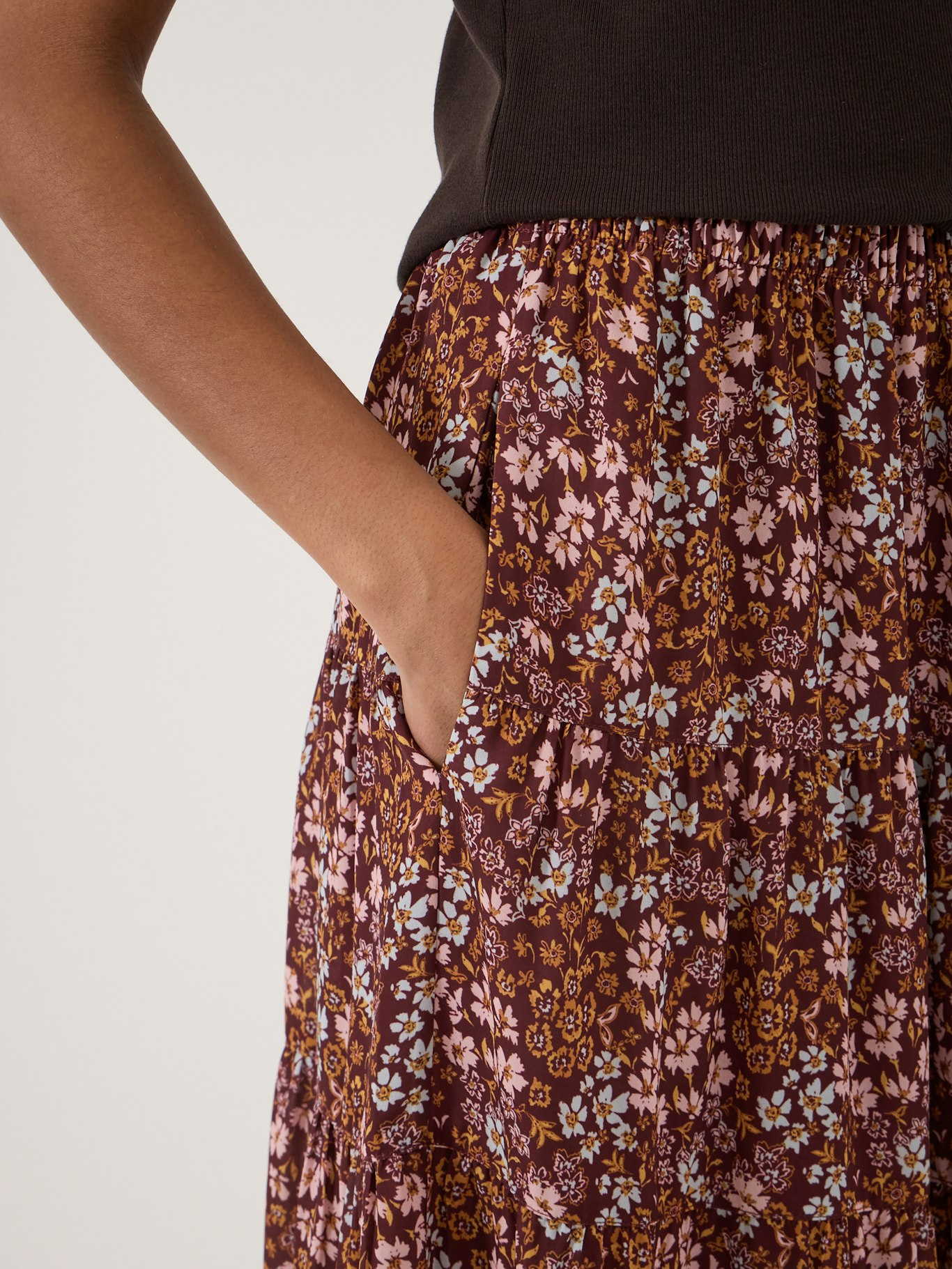 014855-4894-04 Branwen Floral Printed Chiffon Midi Skirt