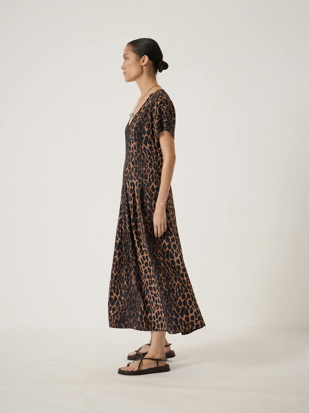 015249-4833-02 Bronte Pleated Air Flow Midi Dress