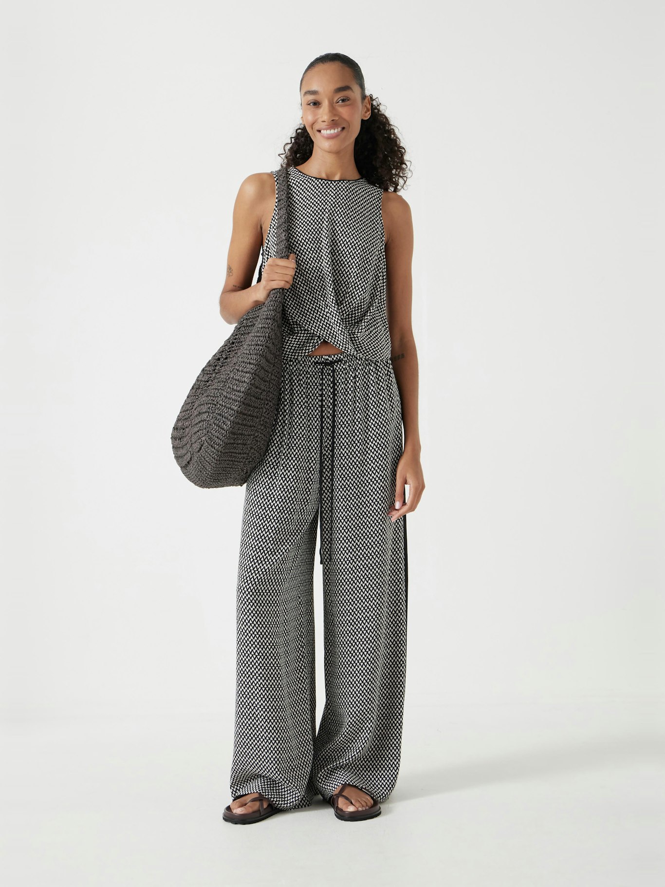012908-4766-01 Front Knot Crop Top