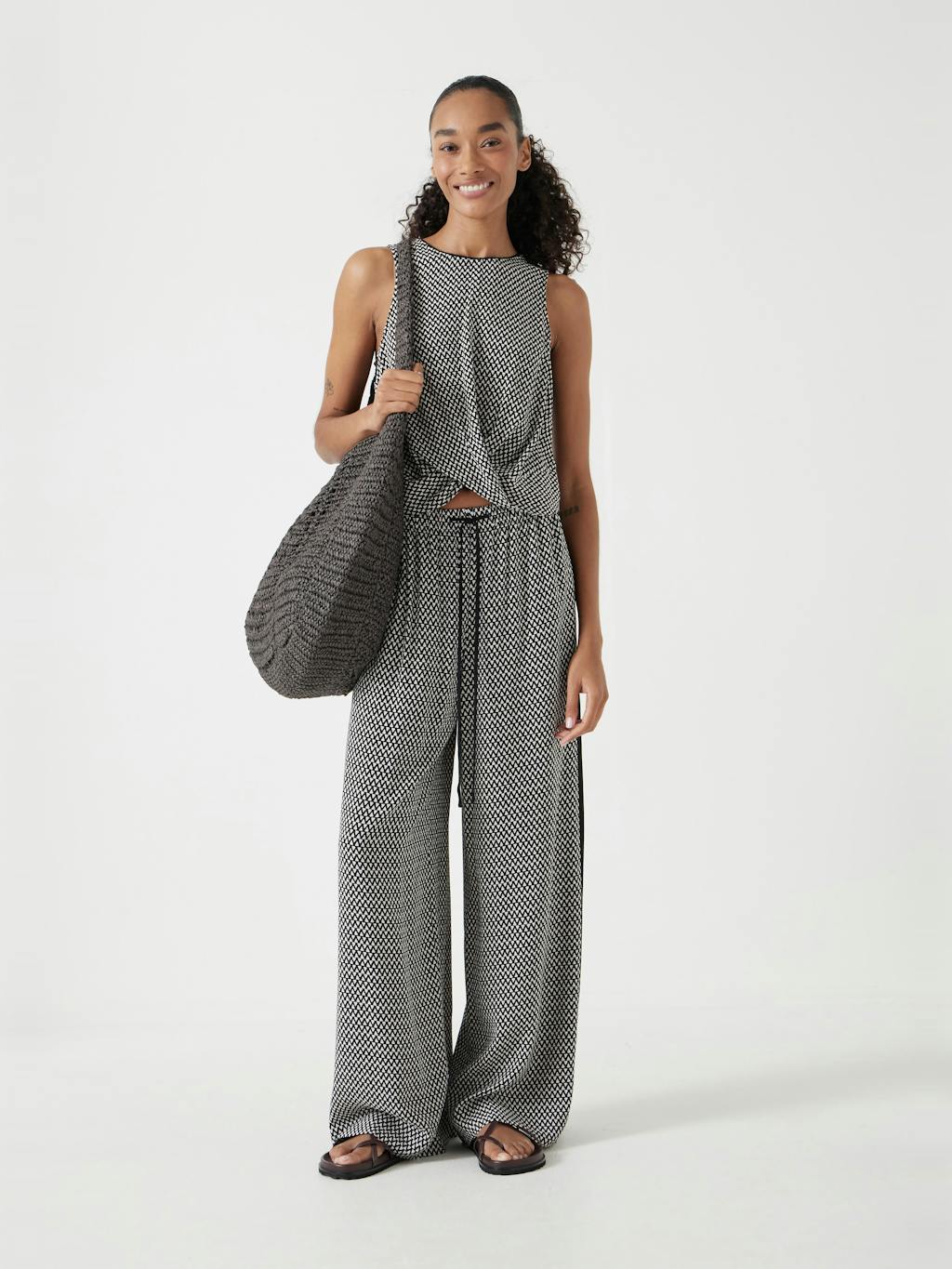 012908-4766-01 Front Knot Crop Top