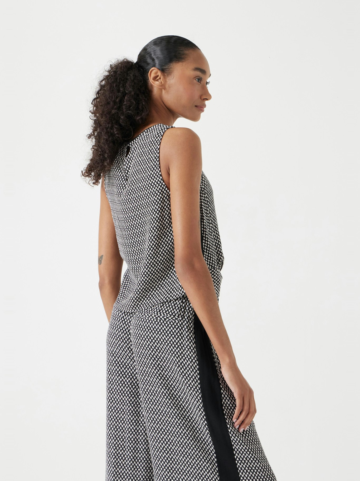 012908-4766-03 Front Knot Crop Top