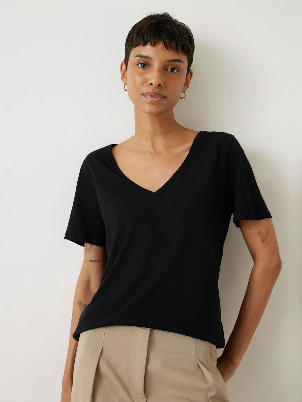 007213-0456-01 Kali Cotton Slub V-Neck T-Shirt