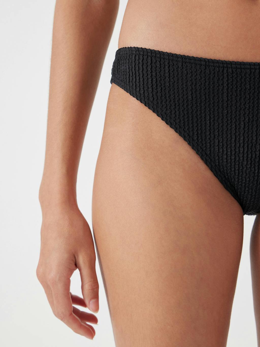 013144-0456-04 Cally Classic Crinkle Bikini Bottoms