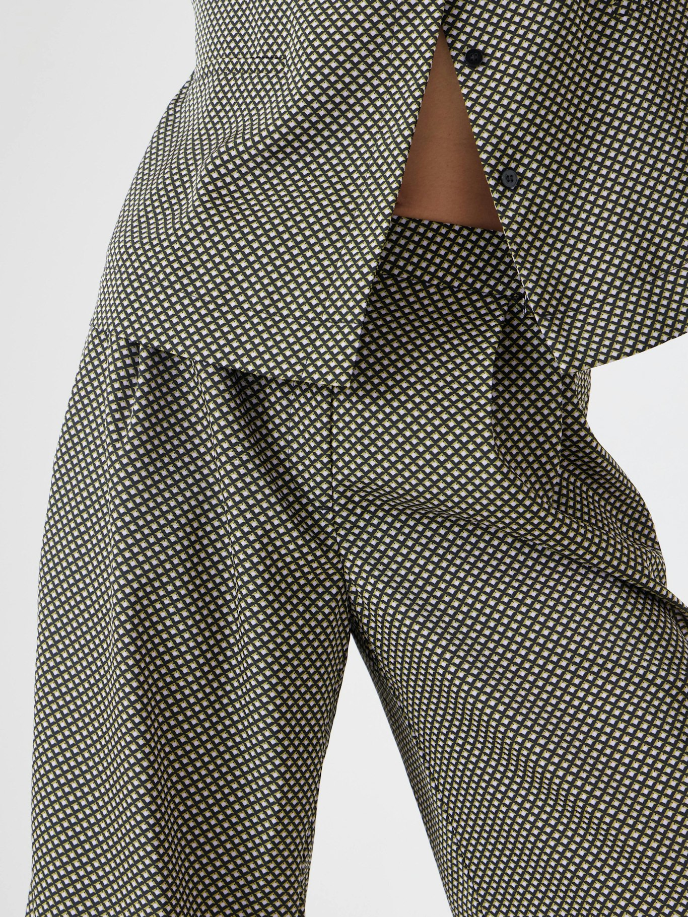 013253-4783-04 Lya Printed Long Bermuda Shorts
