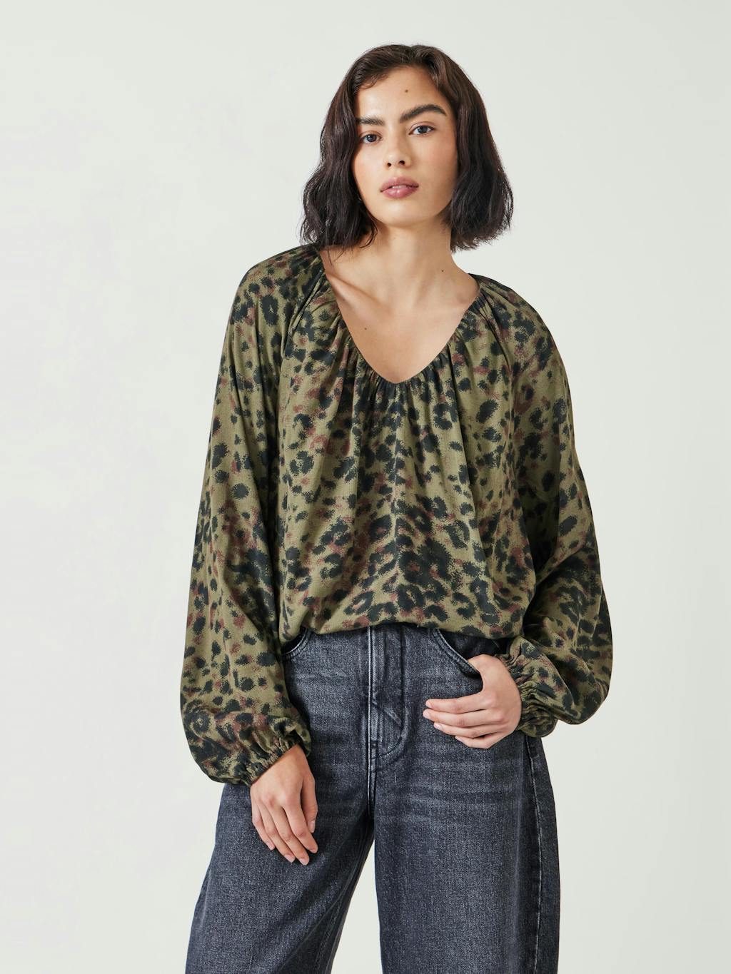 012337-4645-01 Elise V-Neck Printed Blouse