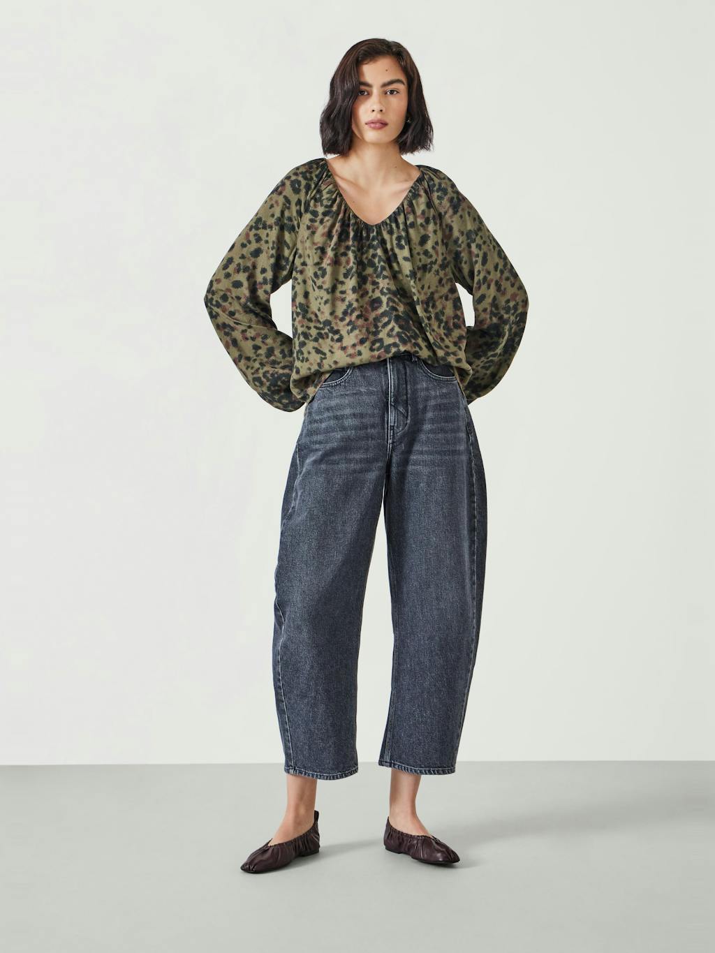 012337-4645-02 Elise V-Neck Printed Blouse