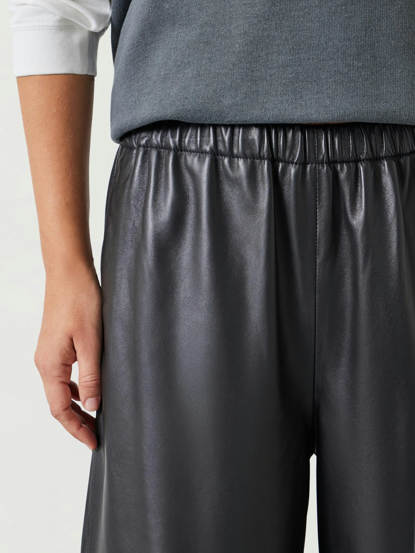 011821-0456-04 Agatha Leather Pull On Trousers