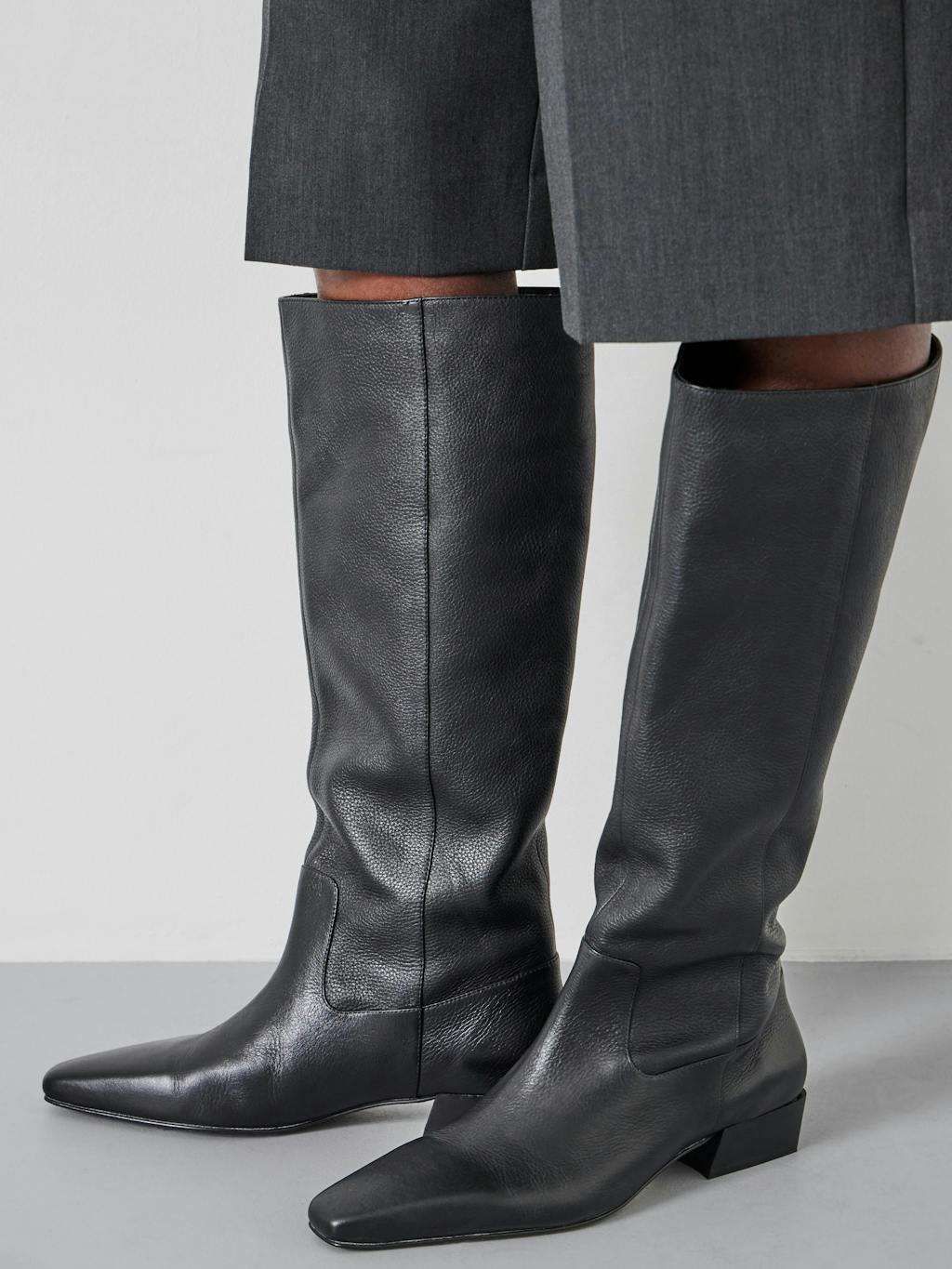 012651-0456-02 Square Toe Knee High Boots
