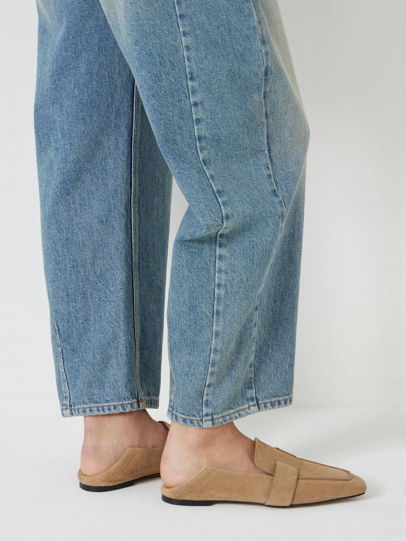 012648-0557-07 Sora Square-Toe Suede Loafers
