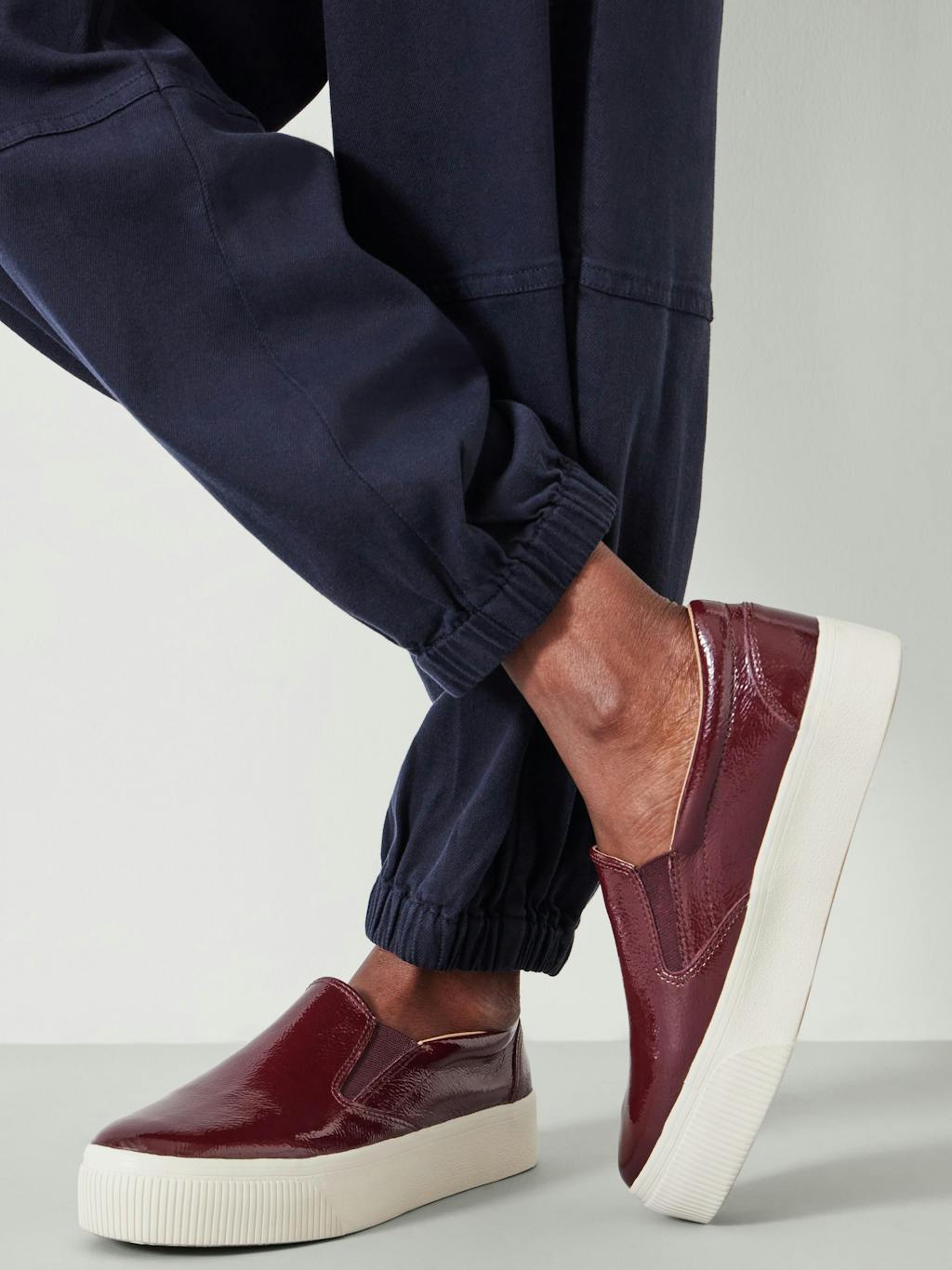 012605-3070-02 Gili Flatform Leather Trainers