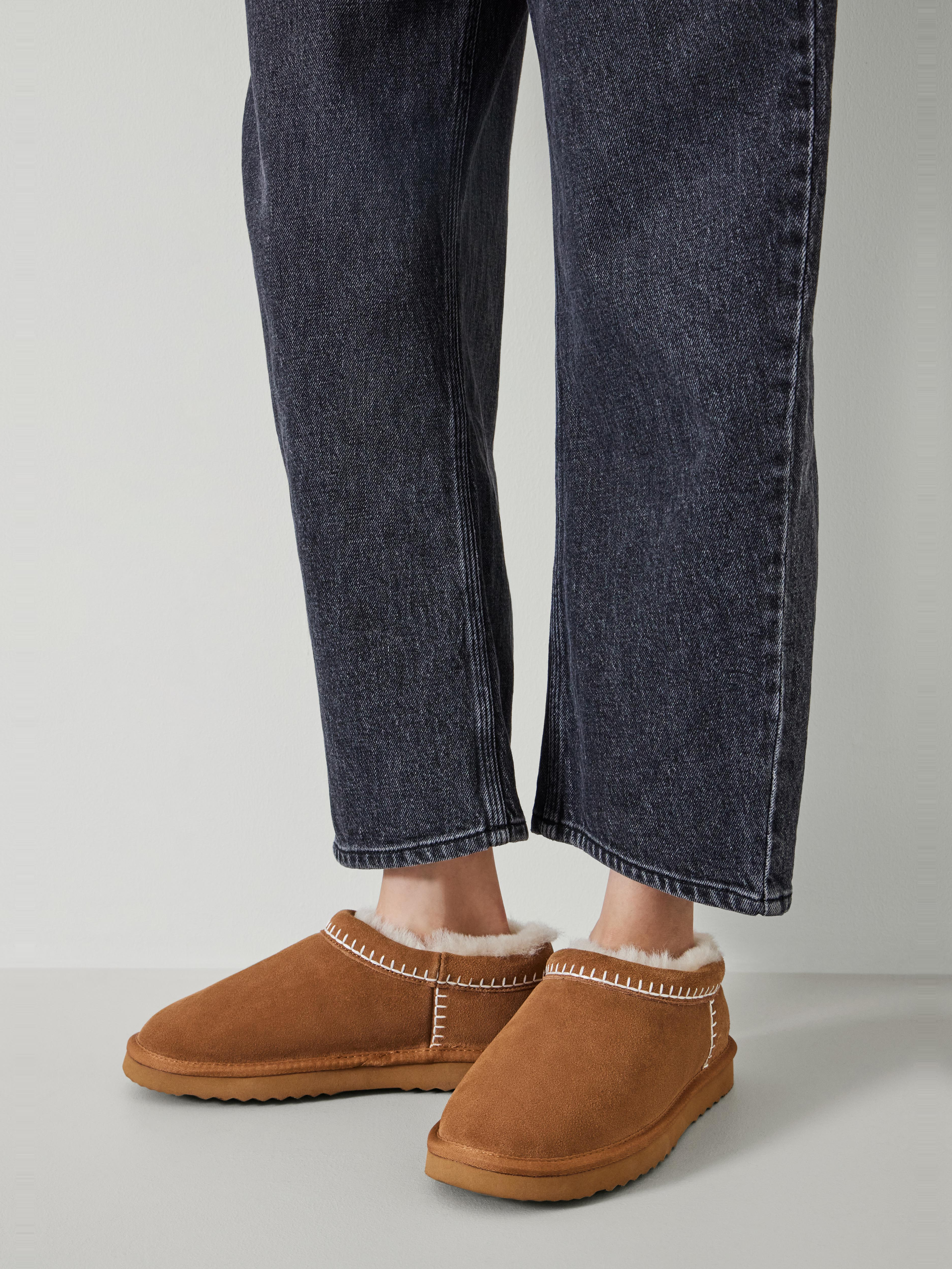 Padded Collar Sheepskin Snug Slippers