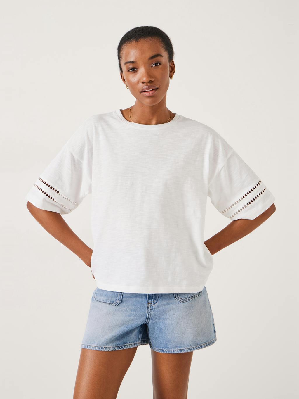 011171-0001-01 Lucie Lace Detail T-Shirt