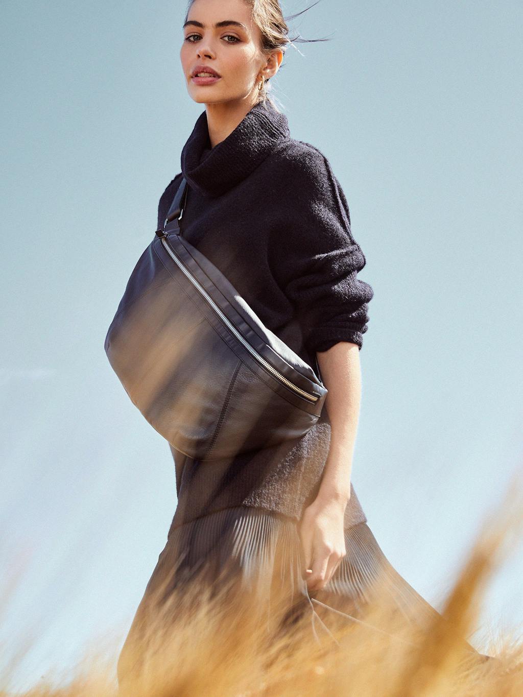 001475-2762-10 Peita Leather Bum Bag